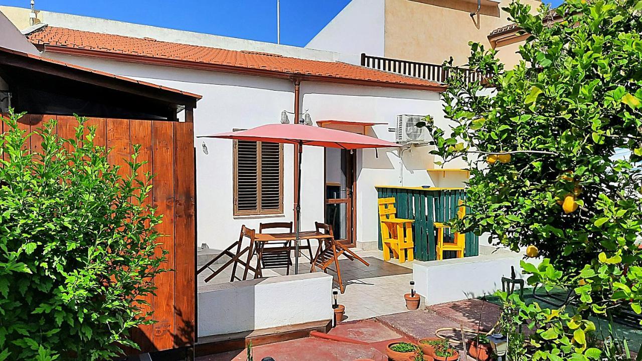 B&B Il Cortile Del Sole Ольмедо Экстерьер фото